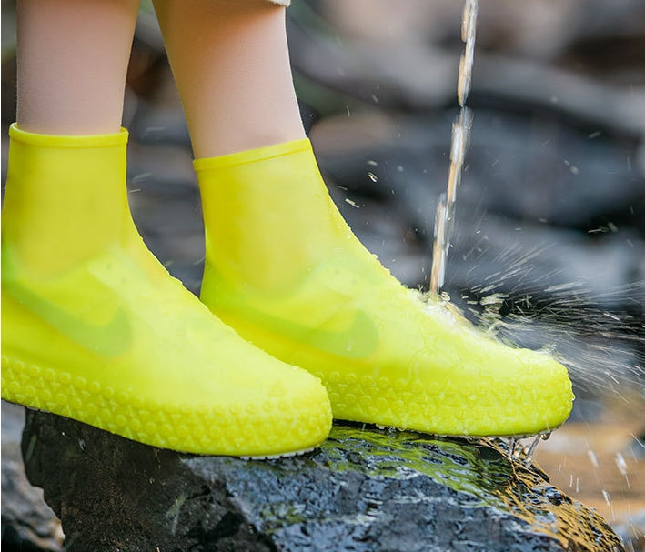 Stop Soaked Sneakers! Heavy-Duty Rain Shoe Covers β Anti-Slip & Fold Into Your Bag π§οΈ