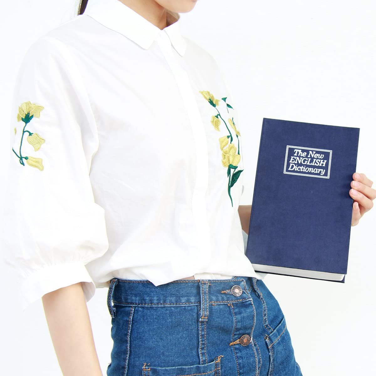Secret Book Safe – a hidden, secure storage space with a discreet design.