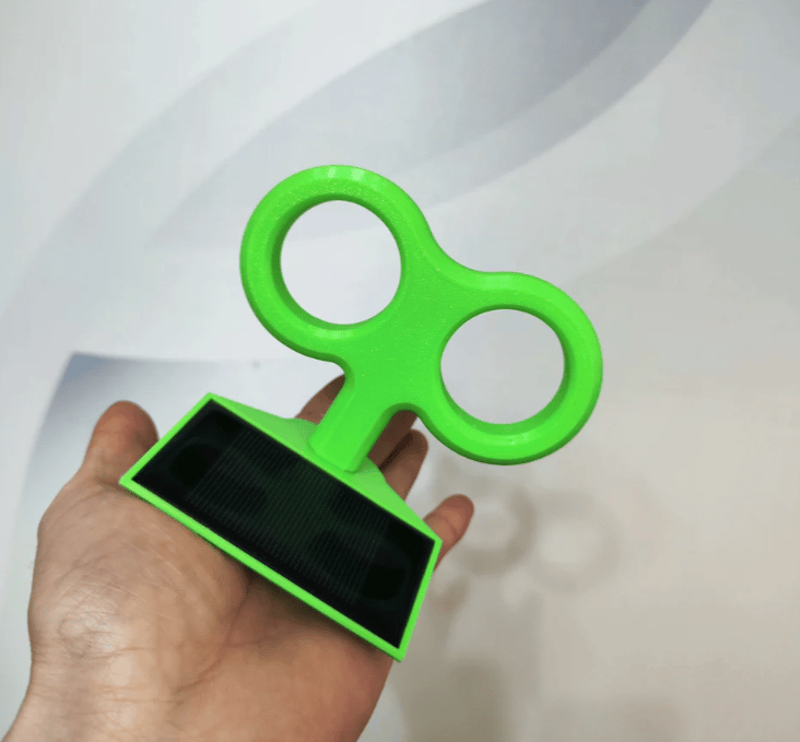Solar-Powered Spinning Wind-Up Key Car Roof Decoration