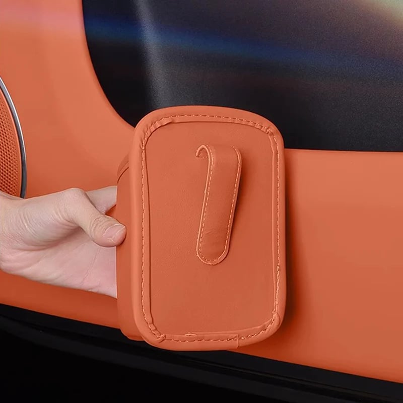 Leather Car Door Cup Holder – Wide‐mouth opening, easy reach for drinks & phone. Clip‐on secure fit. PU leather, tough & stylish. 🛡️✨