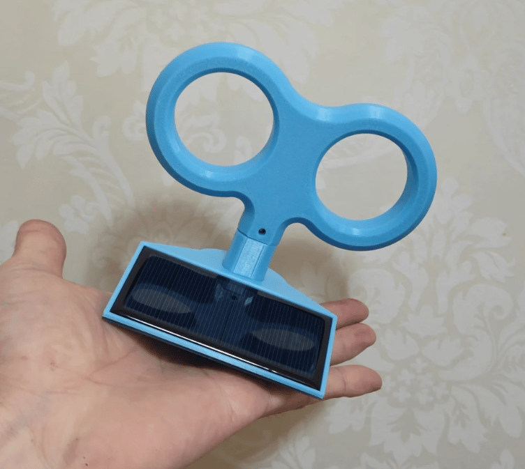Solar-Powered Spinning Wind-Up Key Car Roof Decoration