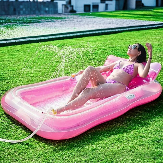 💦Inflatable Tanning Pool Lounger – Smart spray cools you automatically. Detachable pillow, cup holders & safety handles. Holds 2 adults (350lb). Perfect for garden or beach! 🏖️🌞