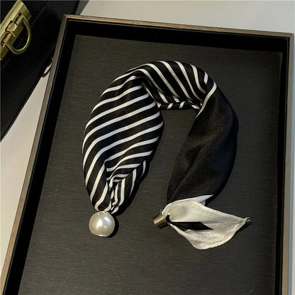 📍🧣 Effortless Glamour: Pop-On Pearl Necklace Scarf ✨