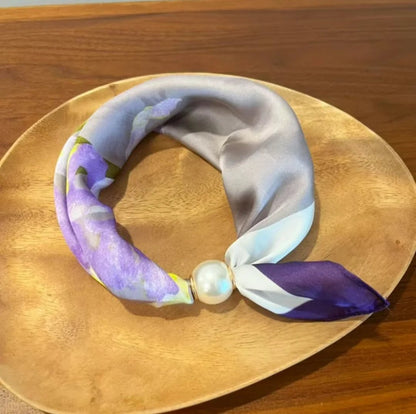 📍🧣 Effortless Glamour: Pop-On Pearl Necklace Scarf ✨