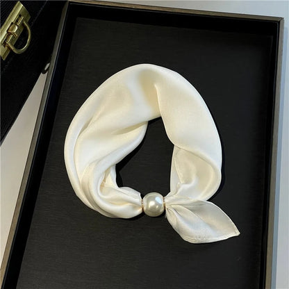 📍🧣 Effortless Glamour: Pop-On Pearl Necklace Scarf ✨