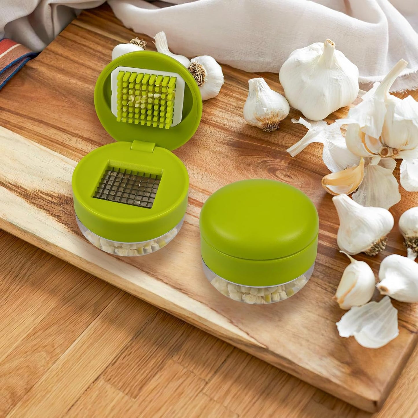 Garlic Press Stainless Steel, Garlic Mincer Crusher with Peeler and Cleaning Brush, Garlic Chopper Mini Kitchen Tool