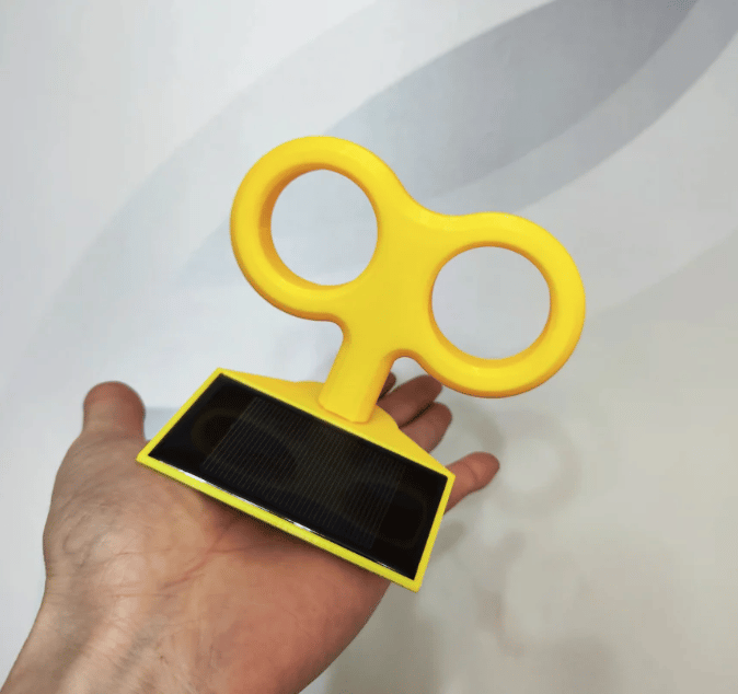 Solar-Powered Spinning Wind-Up Key Car Roof Decoration