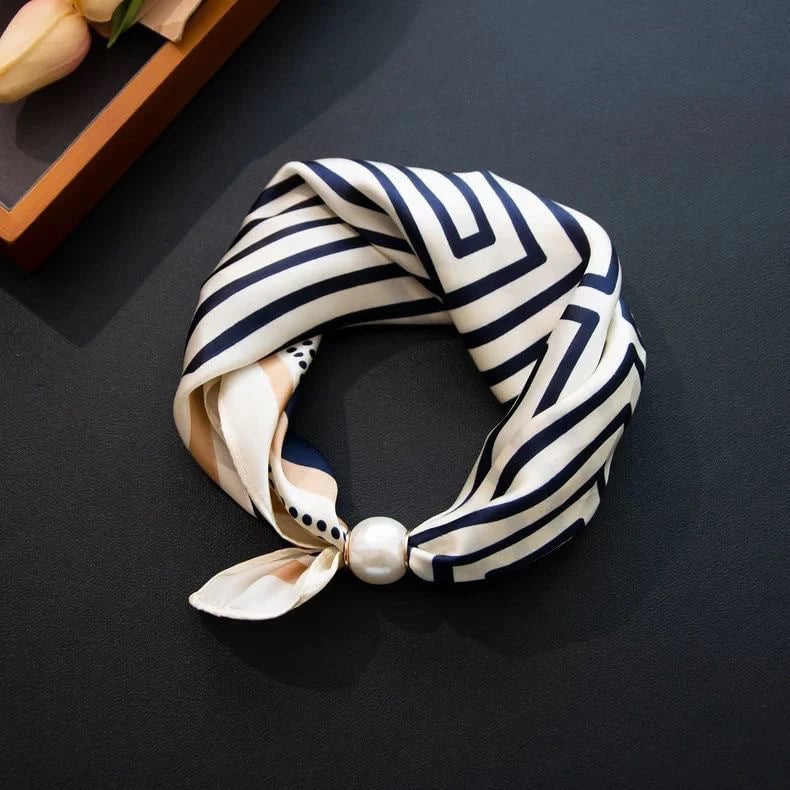 📍🧣 Effortless Glamour: Pop-On Pearl Necklace Scarf ✨