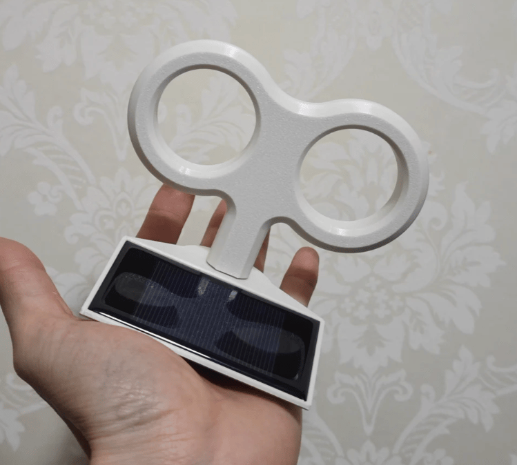 Solar-Powered Spinning Wind-Up Key Car Roof Decoration
