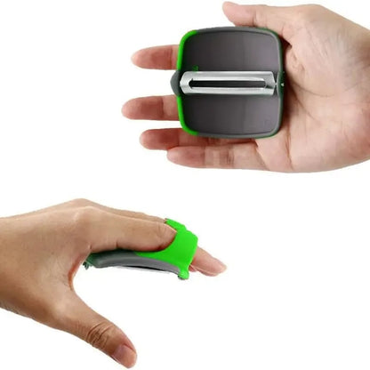 🥕 2-Piece Finger Vegetable Peeler Set – Peel Smarter, Prep Faster!