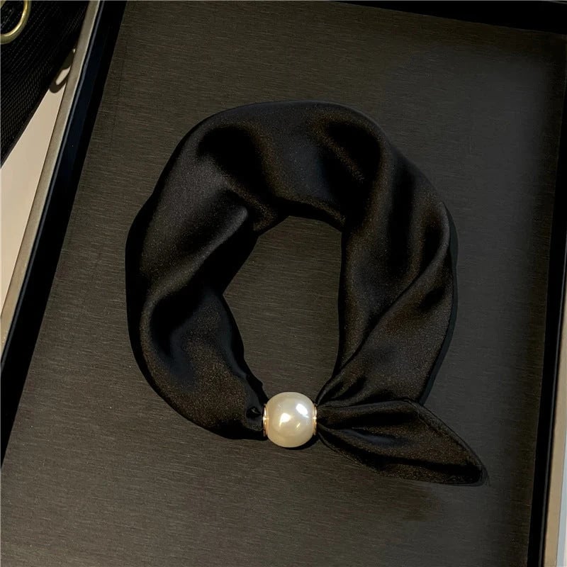 📍🧣 Effortless Glamour: Pop-On Pearl Necklace Scarf ✨