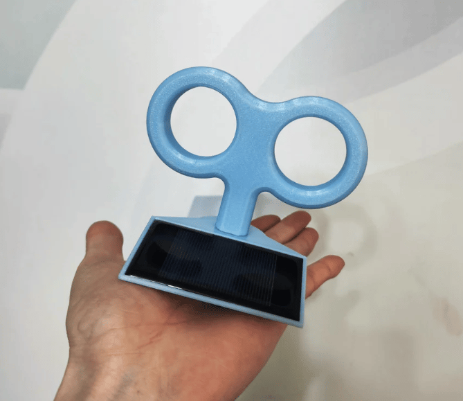 Solar-Powered Spinning Wind-Up Key Car Roof Decoration